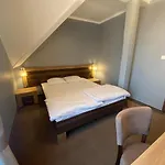 Goscinne Teczowa Hotel *