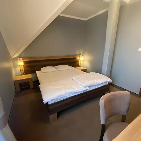 Goscinne Teczowa Hotel *