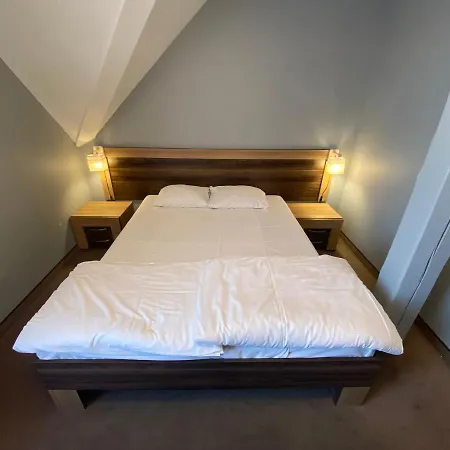 Goscinne Teczowa Hotel *