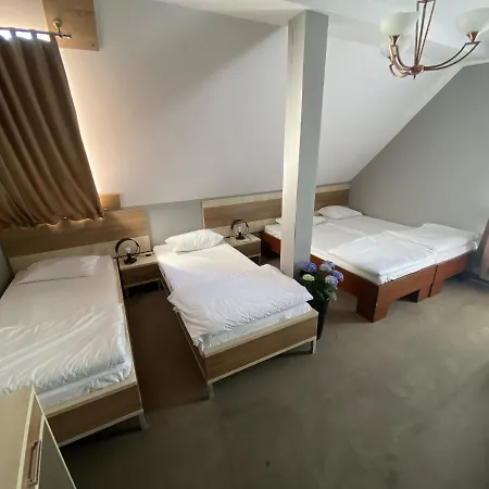 Goscinne Teczowa Hotel *