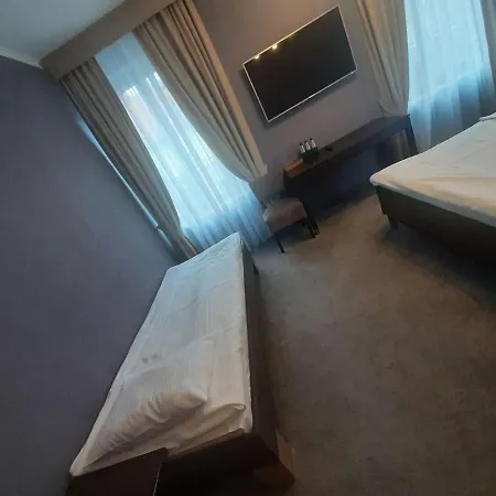 Goscinne Teczowa Hotel *