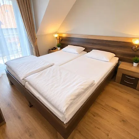 Goscinne Teczowa Hotel Luban (Luban)