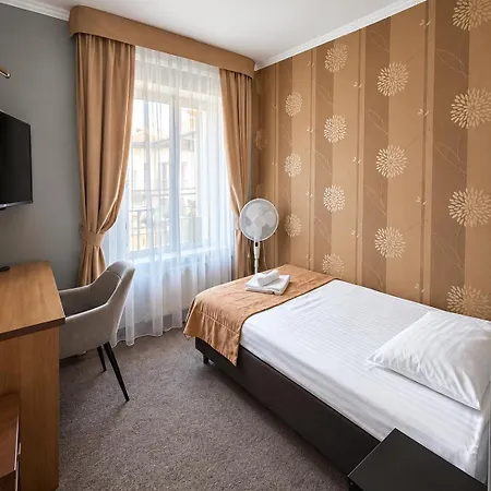 Goscinne Teczowa Hotel *