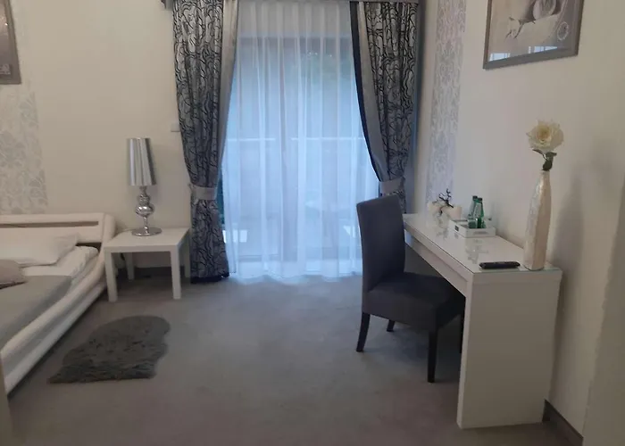 Goscinne Teczowa Hotel Luban (Luban)