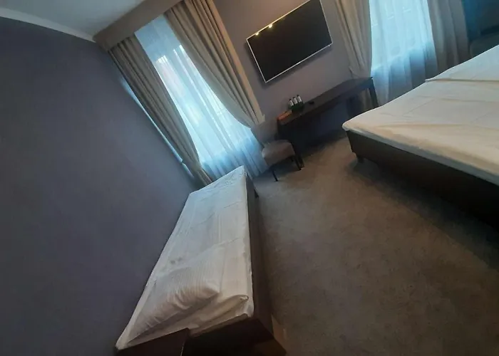 Goscinne Teczowa Hotel *